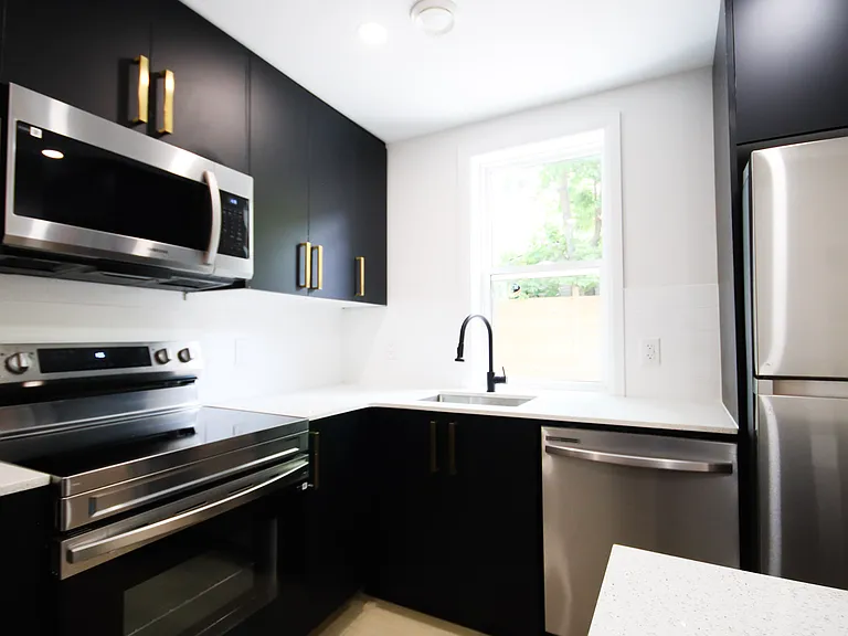 269 Madison Ave S #8 — Photo 3