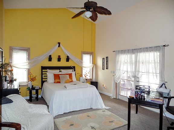 4th image of 2403 NE Marlberry Ln