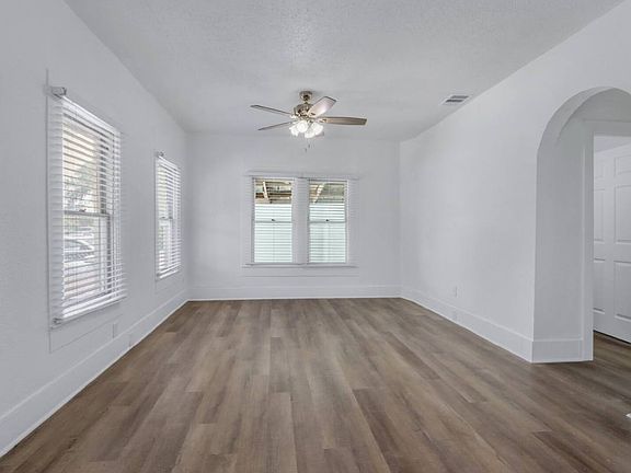 5th image of 422 Buckingham Ave