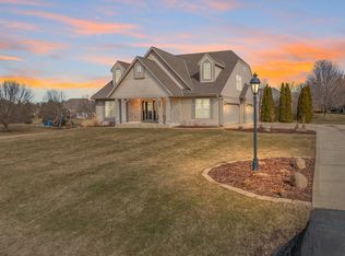 28650 Tamarack Trl, Waterford, WI 53185