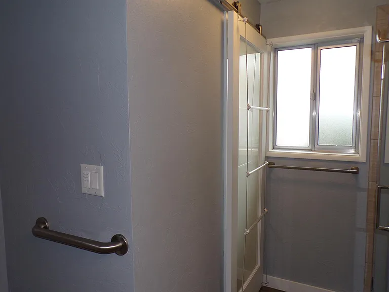 2740 NW Stewart St — Photo 30