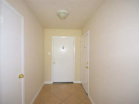 3rd image of 23922 Griffin House Ln