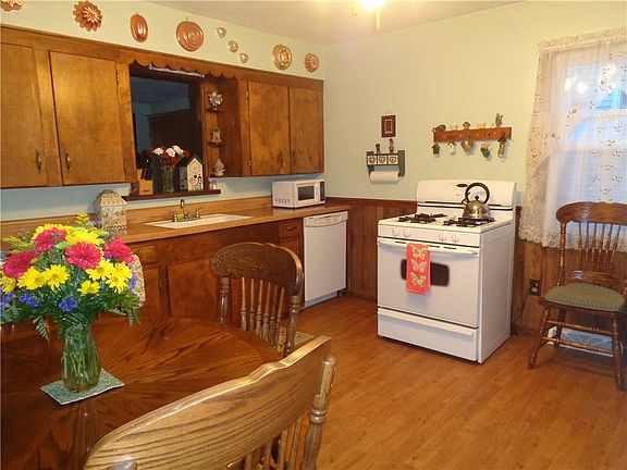 4th image of 3942 East Ave
