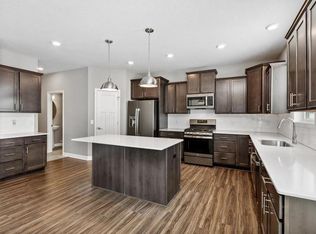 1907 Ironwood Dr, Carver, MN 55315