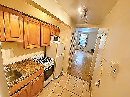 5th image of 335 W 29th St APT 2A