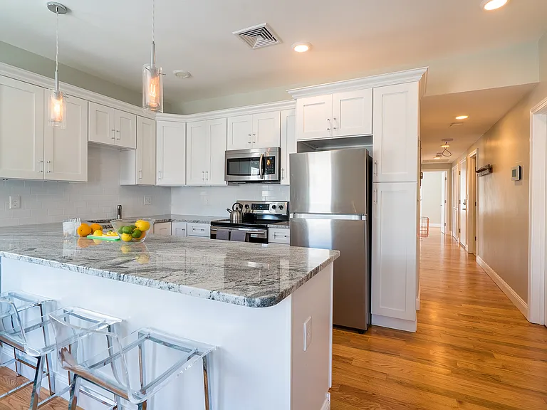 728 E 2nd St #4 — Photo 7