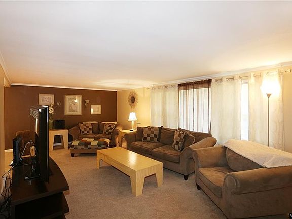 2nd image of 47 Meadow Ln