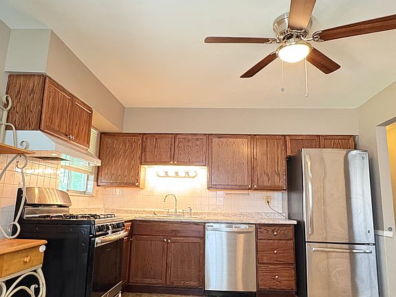 3rd image of 11801 Lillian Ave