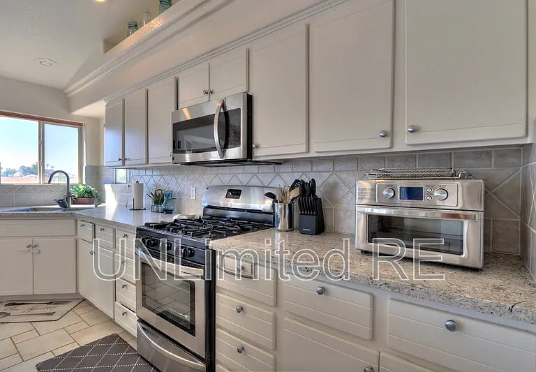 304 Acoma Blvd S — Photo 66