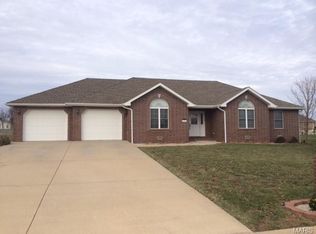 2202 Cherry Blossom Cir, Lebanon, MO 65536