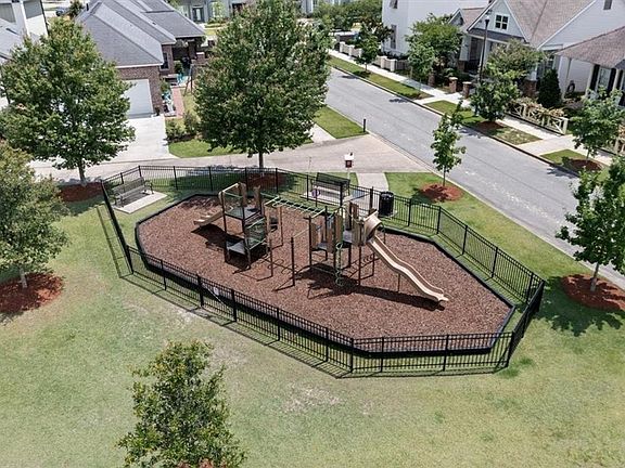 3rd image of 517 Mount Hope Ct