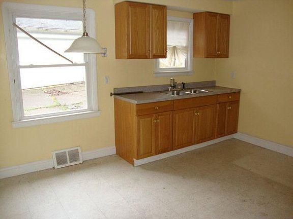 4th image of 13304 Cranwood Park Blvd