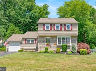 45 Hideaway Dr, Willow Grove, PA 19090