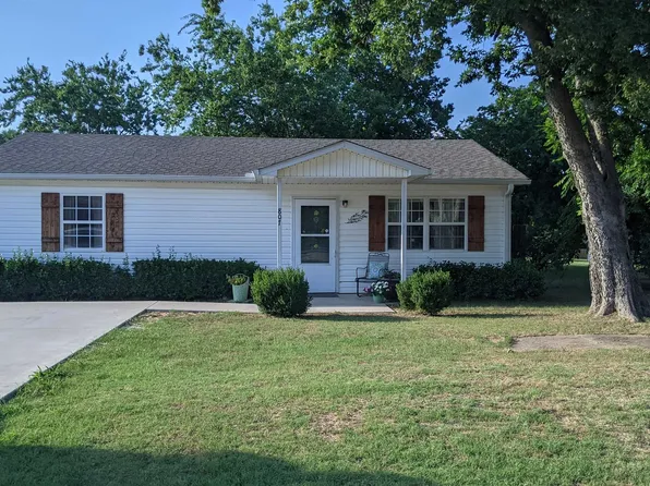 807 Hickory Ave, Comanche, OK 73529