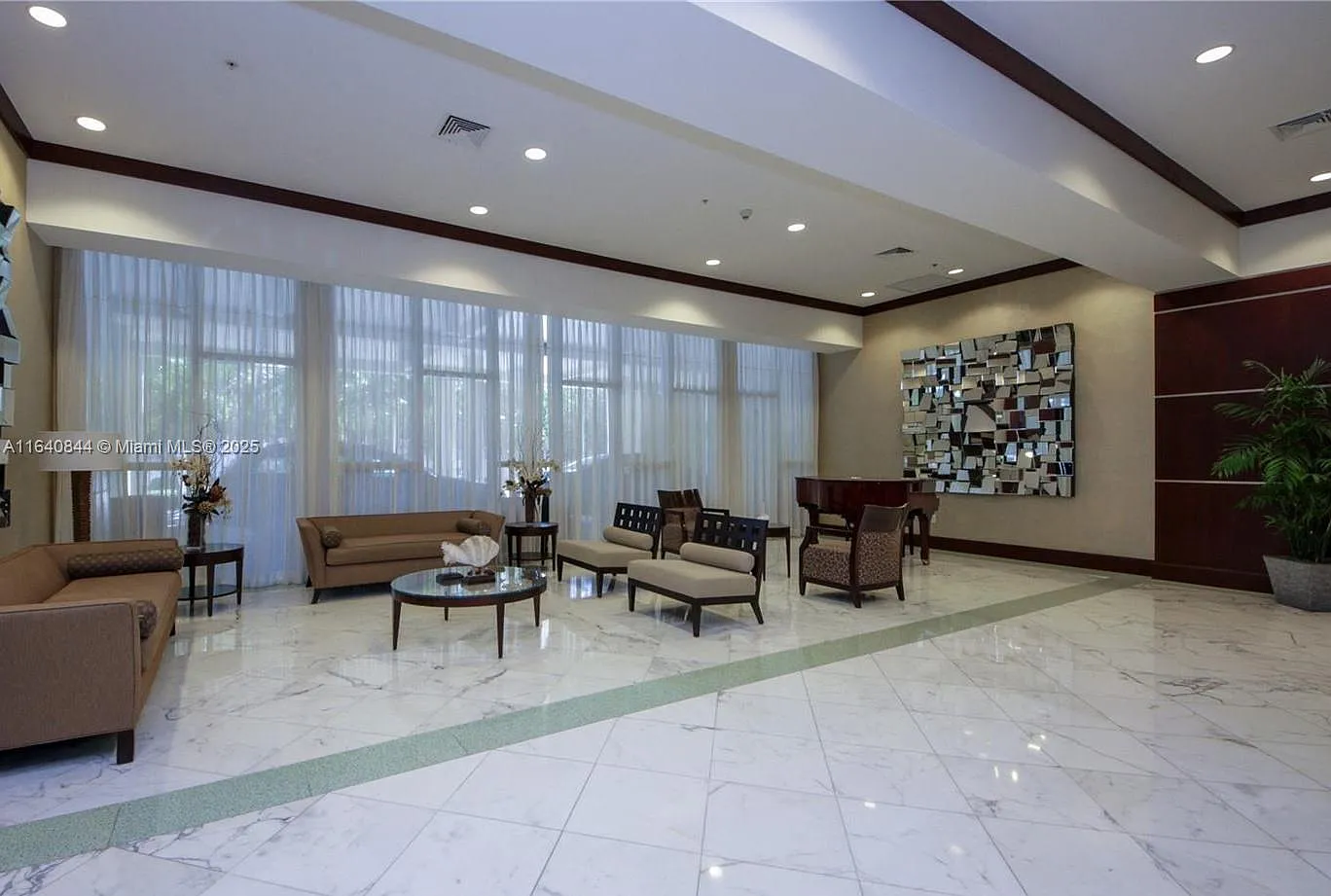 La Perla Condo — Photo 4
