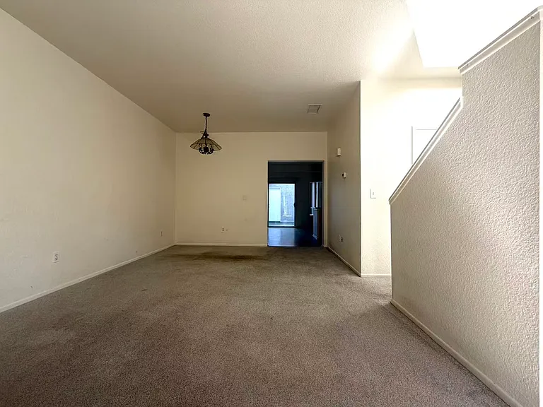 194 Greenmoor #85 — Photo 2