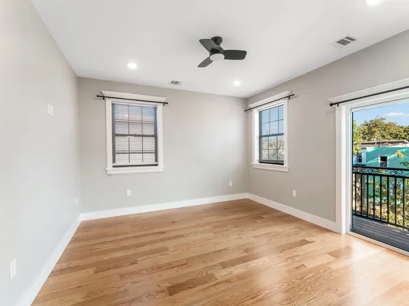 230 Griffith Street image 21 of 23