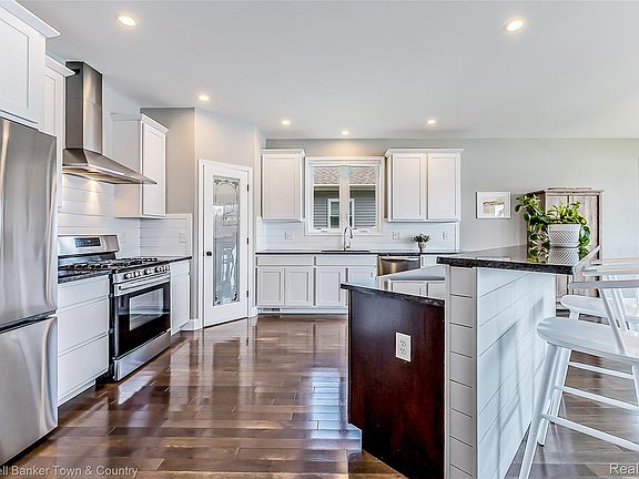 5th image of 11634 Island Ct