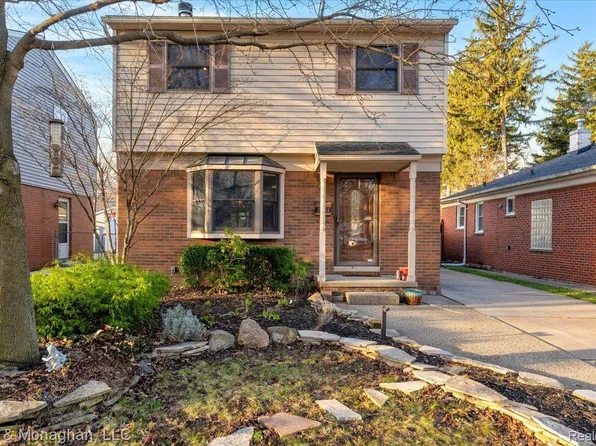 2161 Hollywood Ave, Grosse Pointe Woods, MI 48236