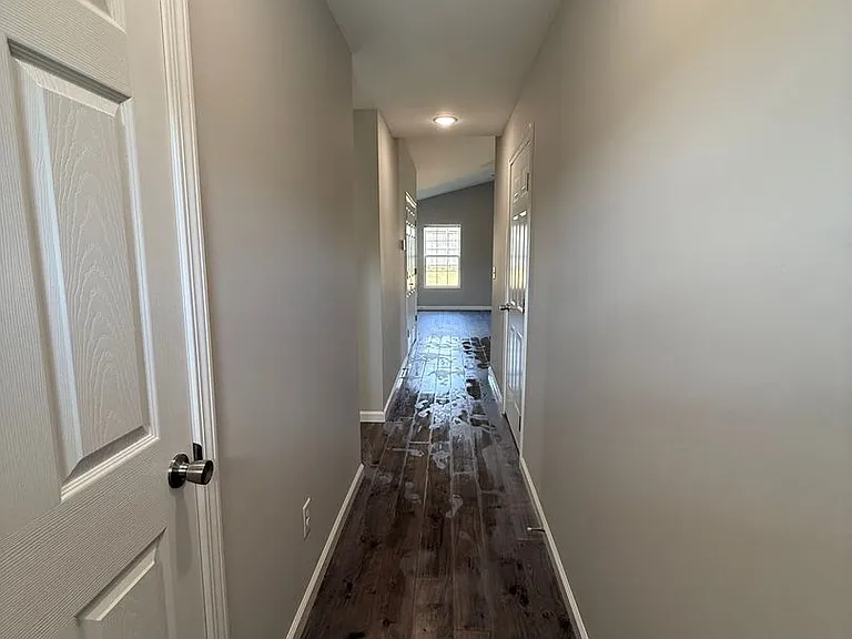 509 Ashley Dr — Photo 2