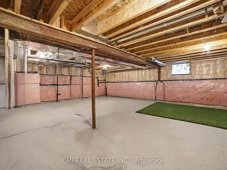 3742 Sunbank Cres — Photo 35