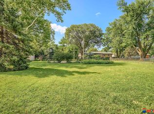 8315 Izard St, Omaha, NE 68114