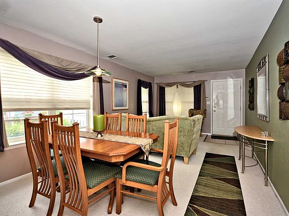 4th image of 71 Fairlawn Dr