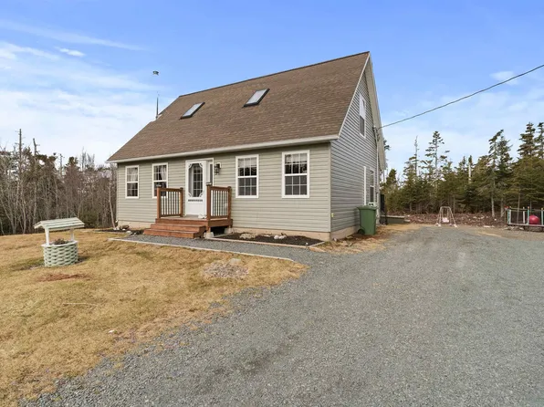 5 Osoogoone Ln, Halifax, NS B0J 2L0