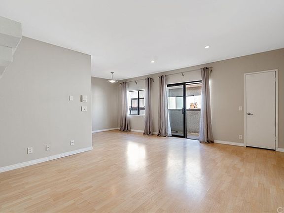 5th image of 6250 Fulton Ave APT 206