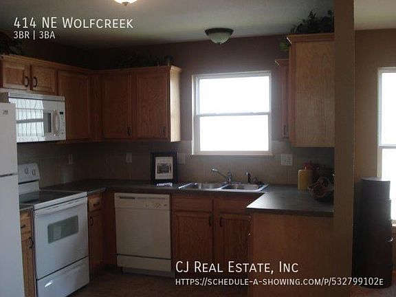 4th image of 414 NE Wolf Creek Dr