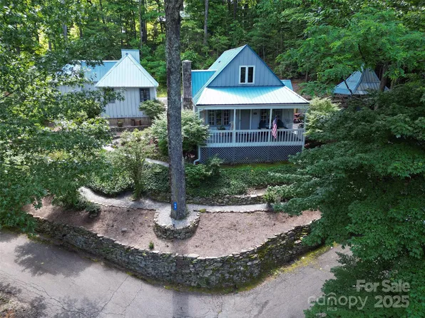 59 Shand St, Saluda, NC 28773