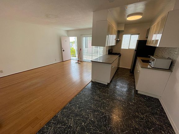 4th image of 2122 Ocean Park Blvd APT 14