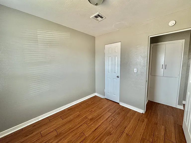 2034 NW 25th St #8 — Photo 18