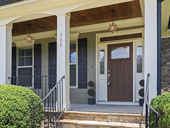 2nd image of 688 Willard Dr