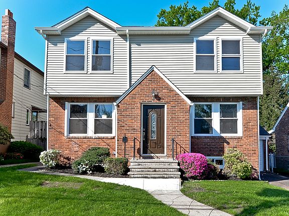 4 BR 2.5 Baths! NewHeadToToe