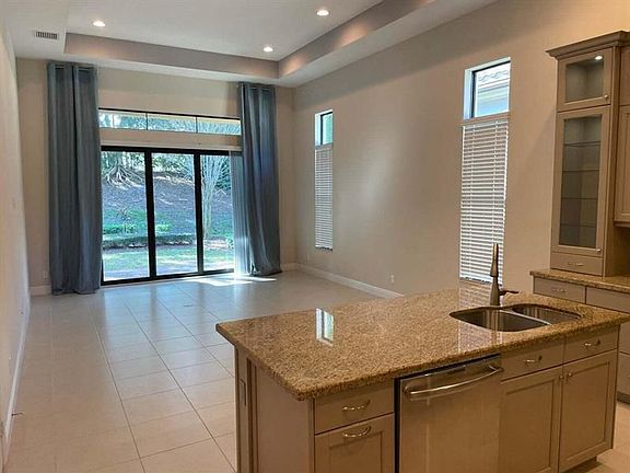 5th image of 600 SE Fascino Cir