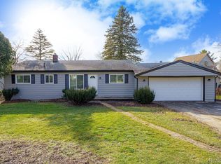 411 Bunny Run Blvd, Lake Orion, MI 48362