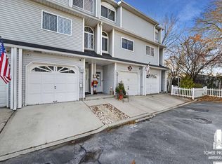 35 Simmons Loop, Staten Island, NY 10314