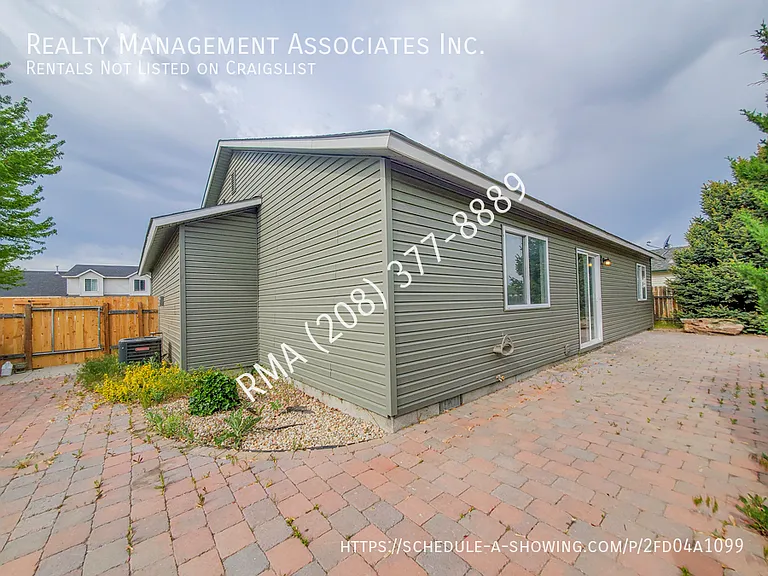 970 Johnson Dr — Photo 11