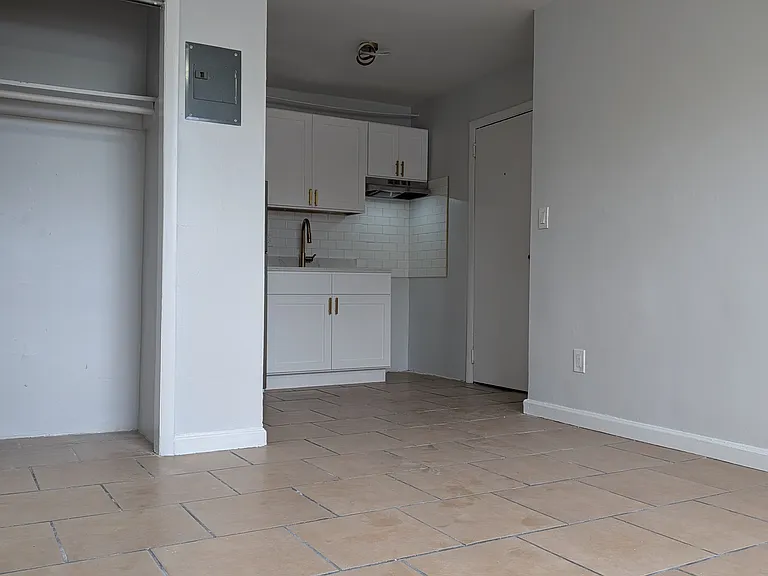 310 Eastern ParkWay — Photo 8