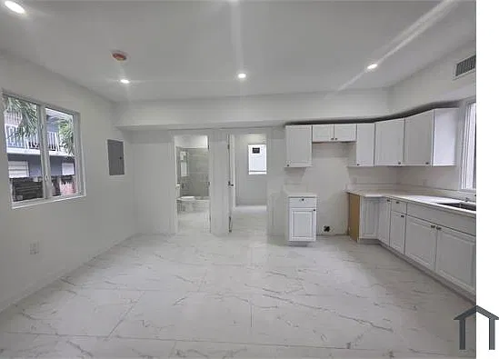 829 SW 3rd St — Photo 4