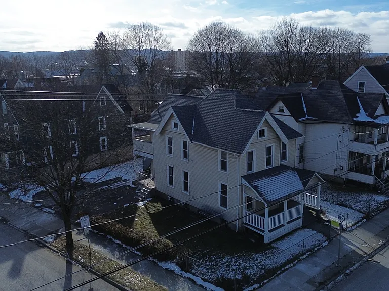 24 Robinson St #3 — Photo 2