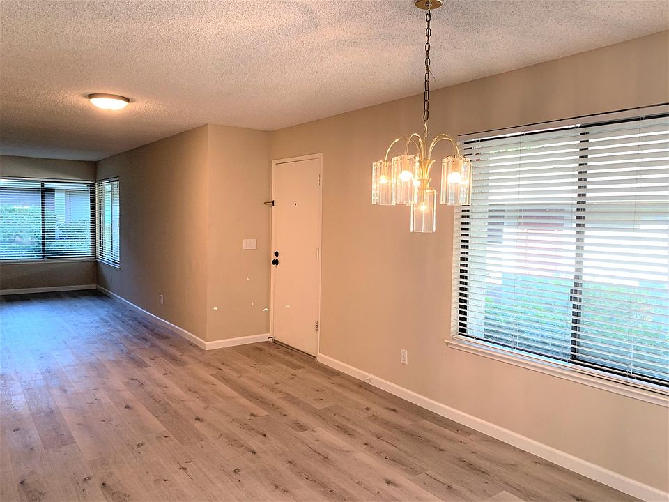 Entry and Formal Dining