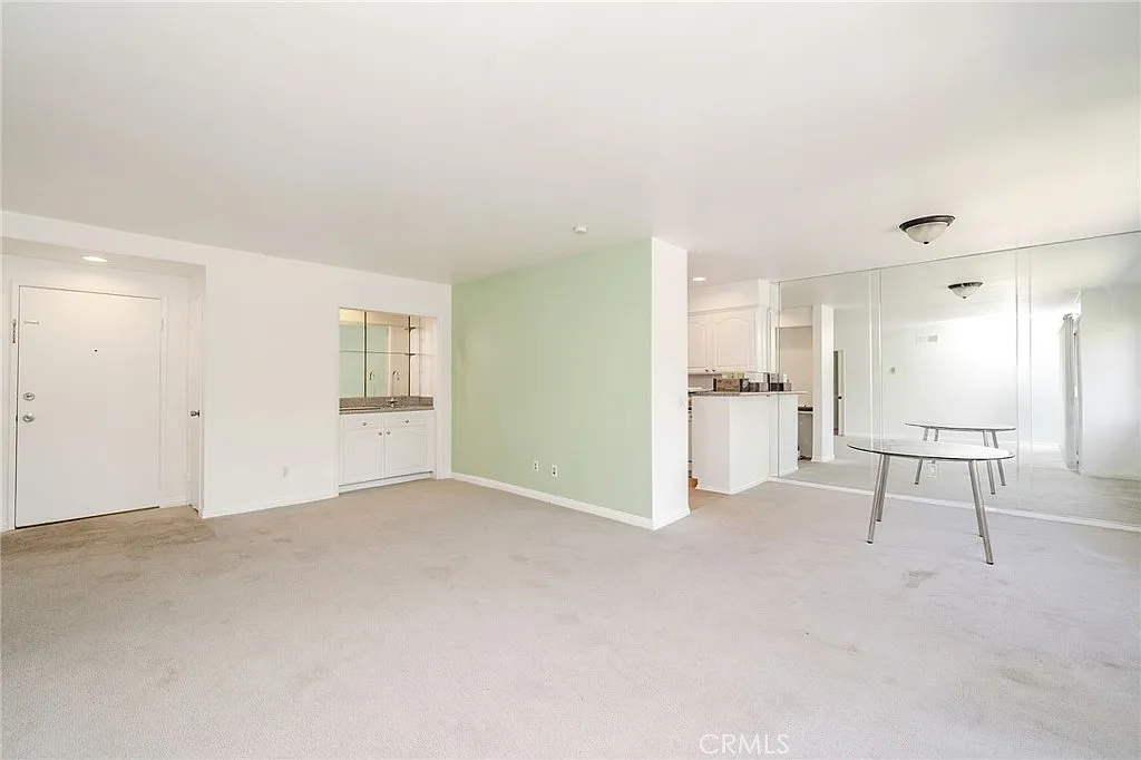 2 bed, 1011 sqft, $3,000 — Photo 4