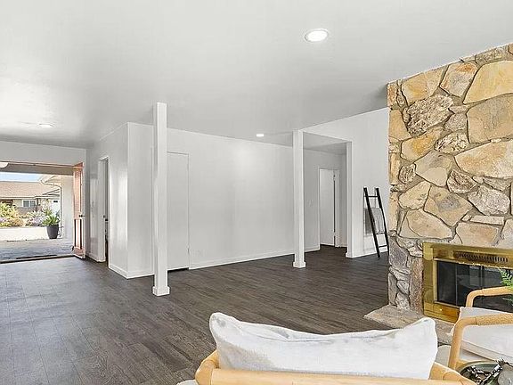 3rd image of 4283 Pomona St