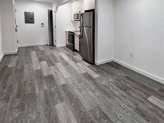 4th image of 1462 Southern Blvd #3B
