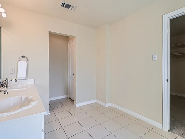 1880 Woodchase Dr — Photo 26