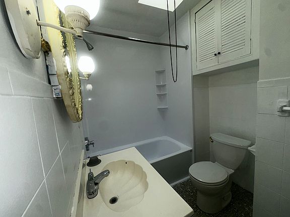 4th image of 1155 Atwood Rd #1