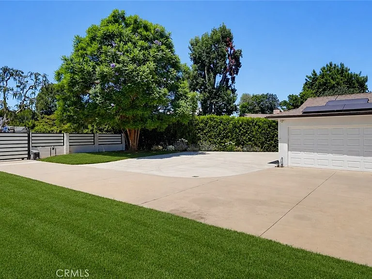 8738 1/2 Paso Robles — Photo 8