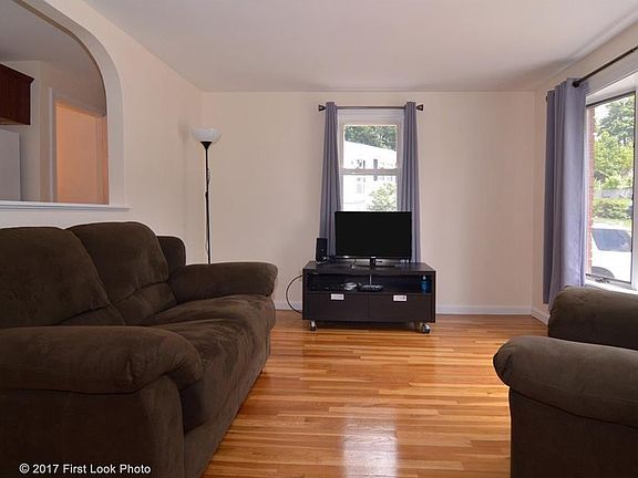 3rd image of 15 Lowell Dr